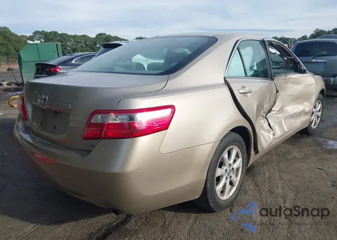 2008 Toyota Camry Le z USA, uszkodzony, nr VIN 4T1BE46K98U252145